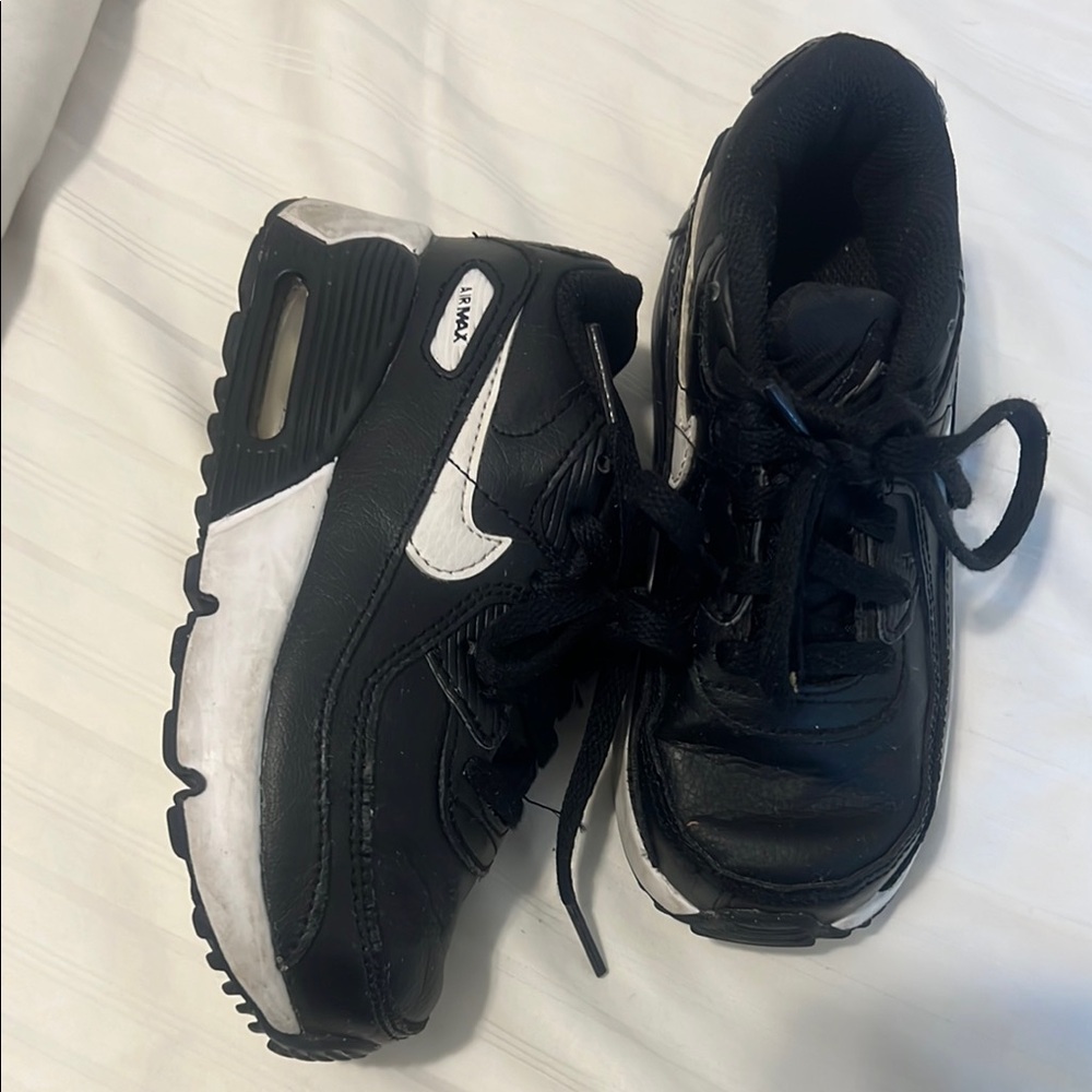 Nike Black and White Sneakers Classic Low-Top Design